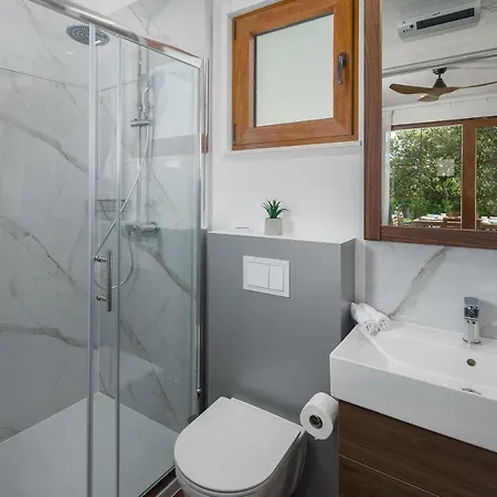 Luxury Glamping Bay Porto Bus פארק נופש