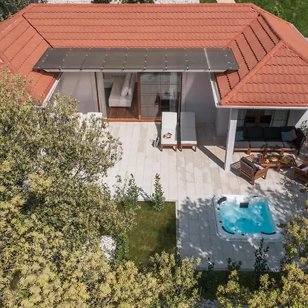 Luxury Glamping Bay Porto Bus Holiday park *