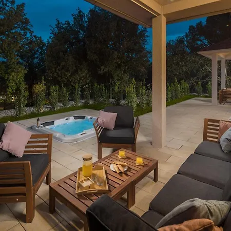 Luxury Glamping Bay Porto Bus Bale