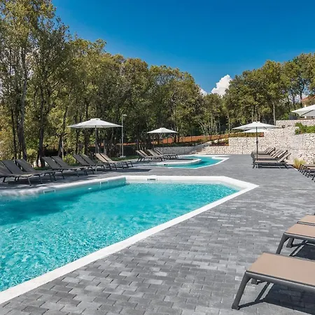 פארק נופש Luxury Glamping Bay Porto Bus באלה