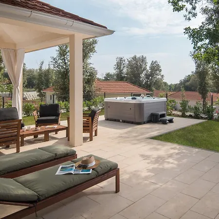 Luxury Glamping Bay Porto Bus Holiday park *